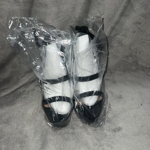 BRAND NEW  BLACK WEDGE HEELS - Picture 3 of 5